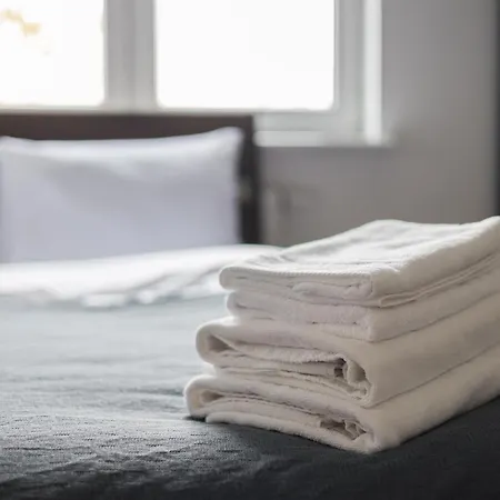 Arte Praga Koneser By Bookinghost *