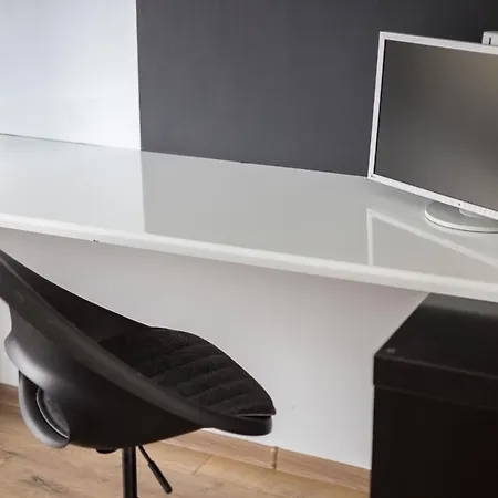 Arte Praga Koneser By Bookinghost